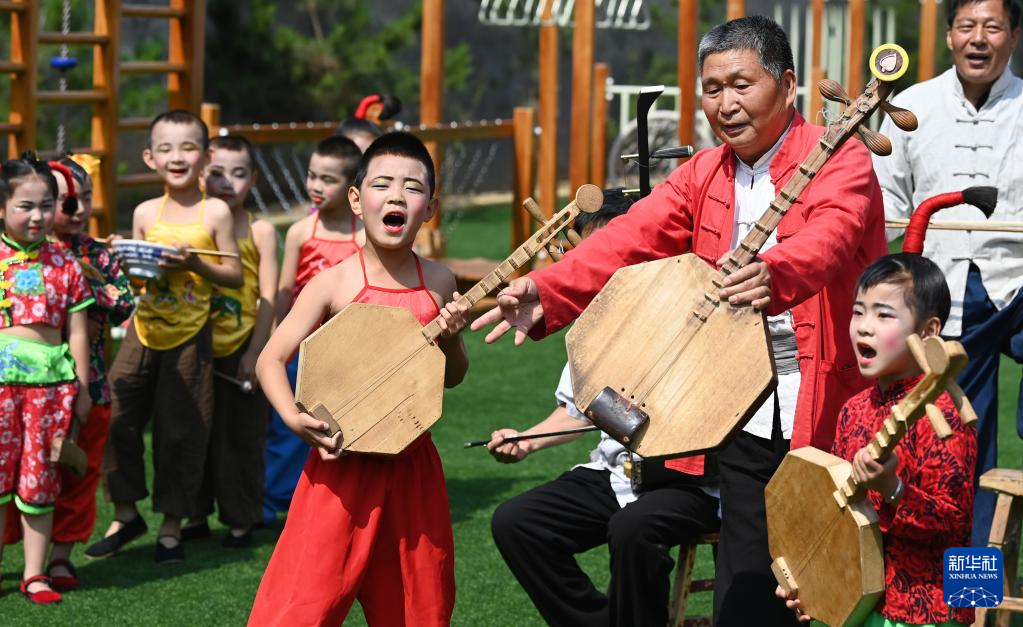 黃河岸邊有個“老腔幼兒團(tuán)”