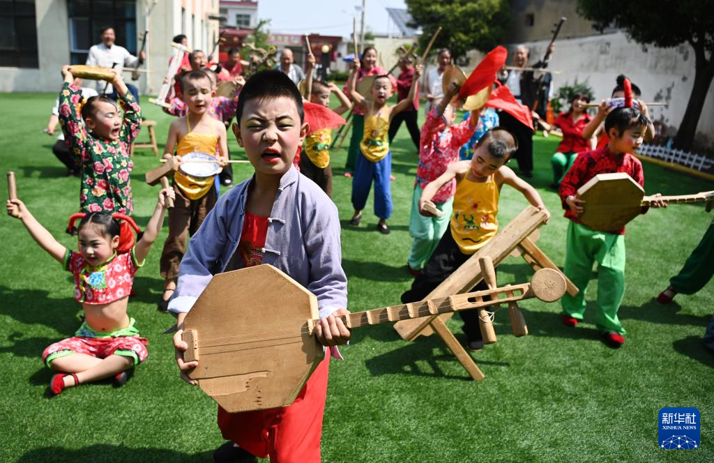 黃河岸邊有個“老腔幼兒團(tuán)”