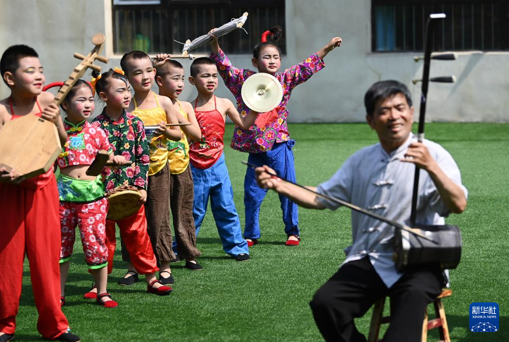 黃河岸邊有個“老腔幼兒團(tuán)”