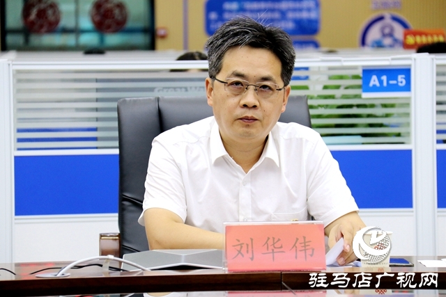 市政府副秘書長劉華偉現(xiàn)場接聽&ldquo;12345&rdquo;熱線