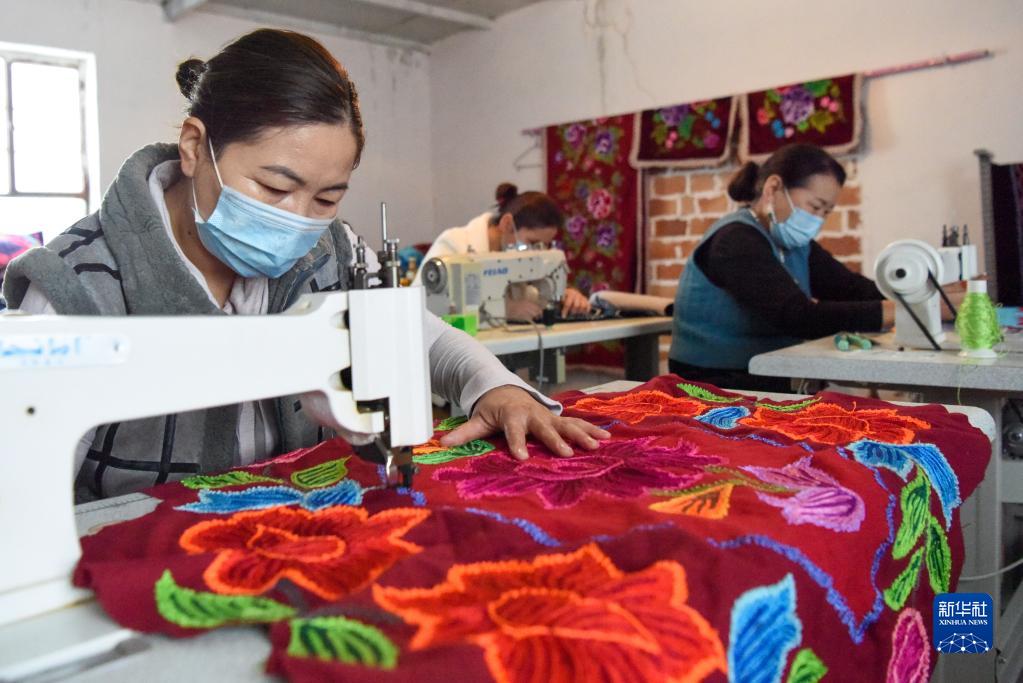 情滿(mǎn)天山處處春——沿著總書(shū)記的足跡之新疆篇