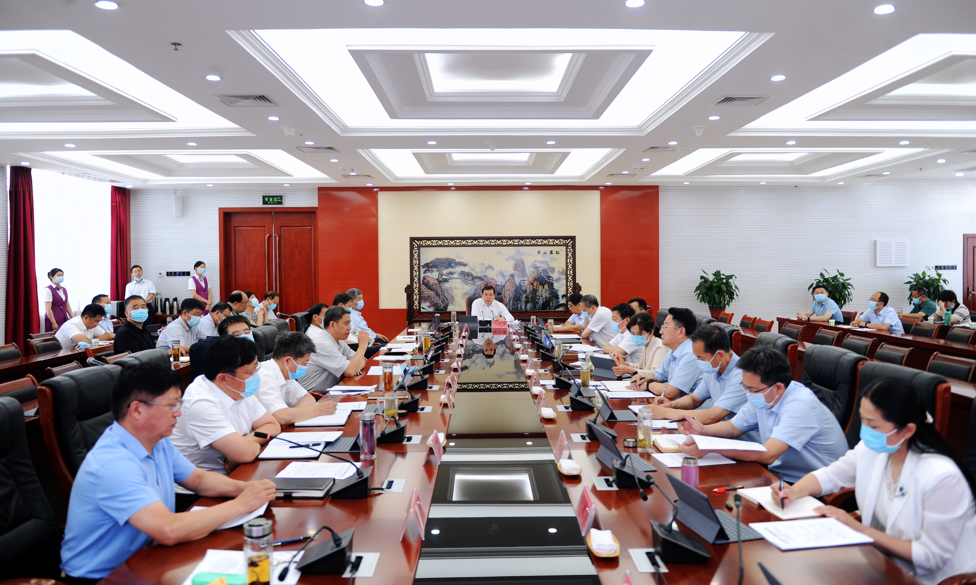 李躍勇主持召開市政府常務(wù)會議