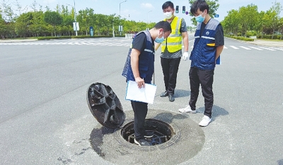 汛期，咱腳下的井蓋安全嗎？遇無蓋窨井傷人，誰擔責？