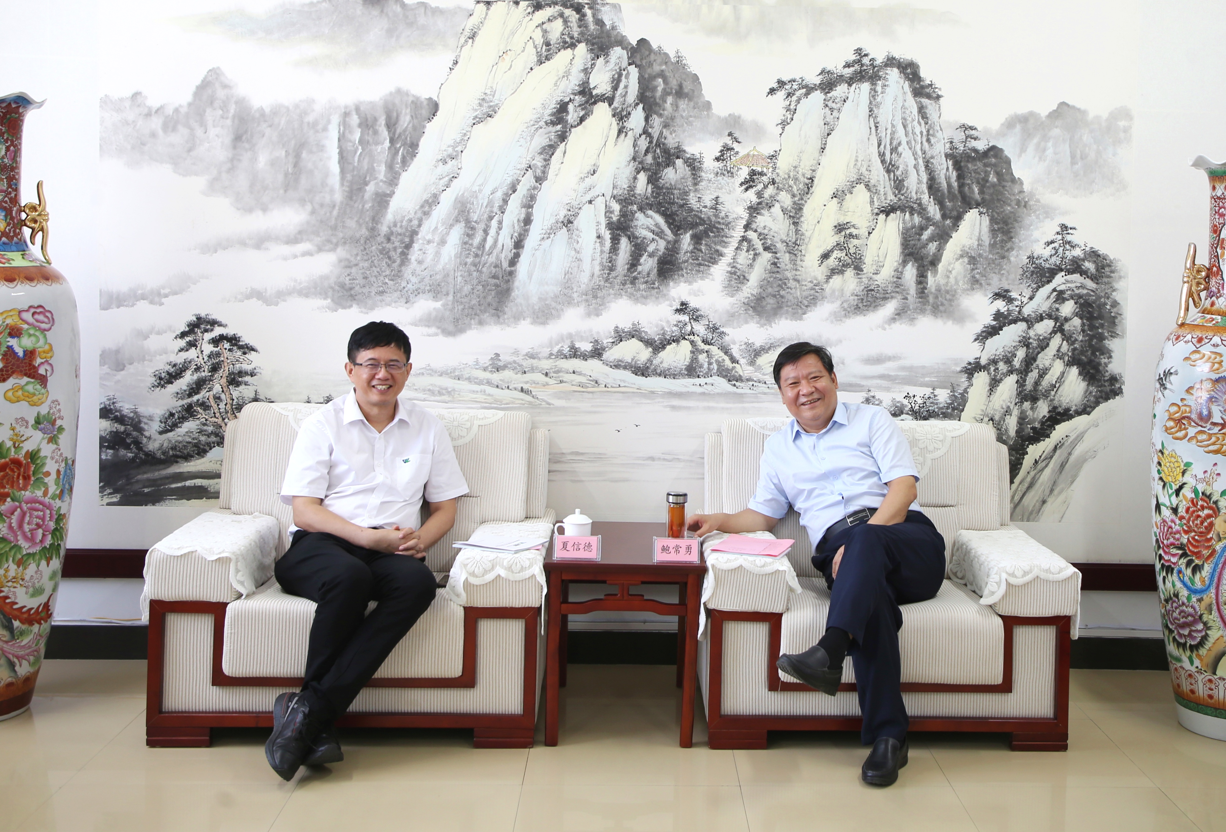 鮑常勇會見鵬輝能源董事長夏信德