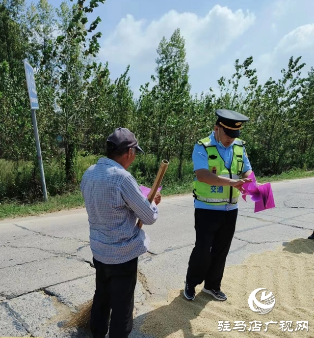 正陽縣交通運(yùn)輸局對(duì)占用公路“打場(chǎng)曬糧”現(xiàn)象進(jìn)行整治