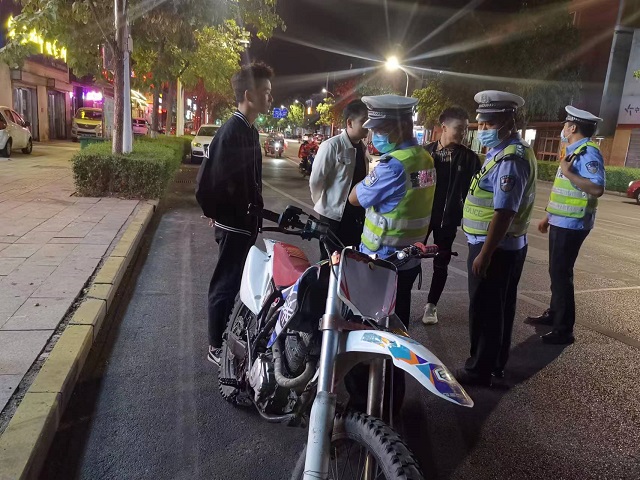 百日行動(dòng) | 駐馬店交警嚴(yán)查“飆車炸街黨” ！