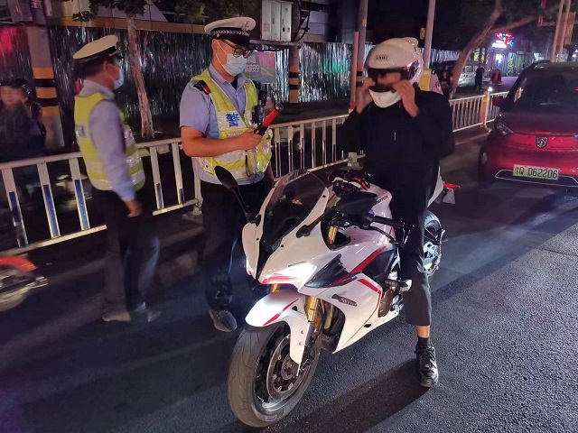 百日行動(dòng) | 駐馬店交警嚴(yán)查“飆車炸街黨” ！