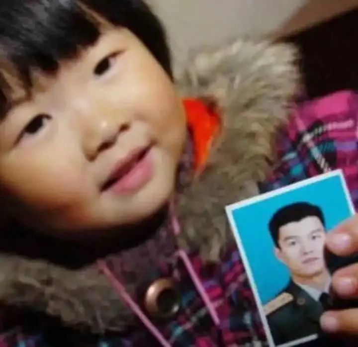 今天，向每一位英烈致敬！