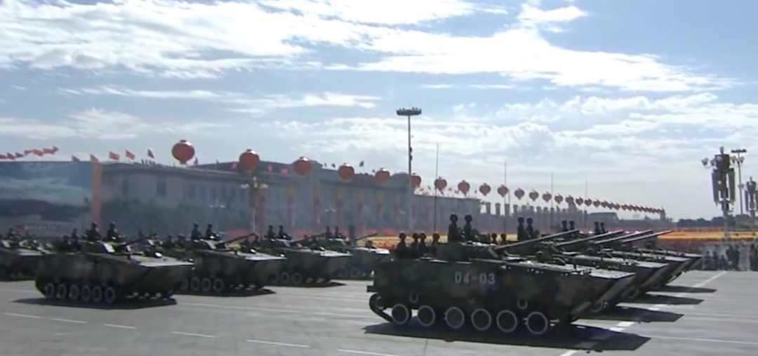 彩色超清！重溫15次國慶閱兵珍貴畫面