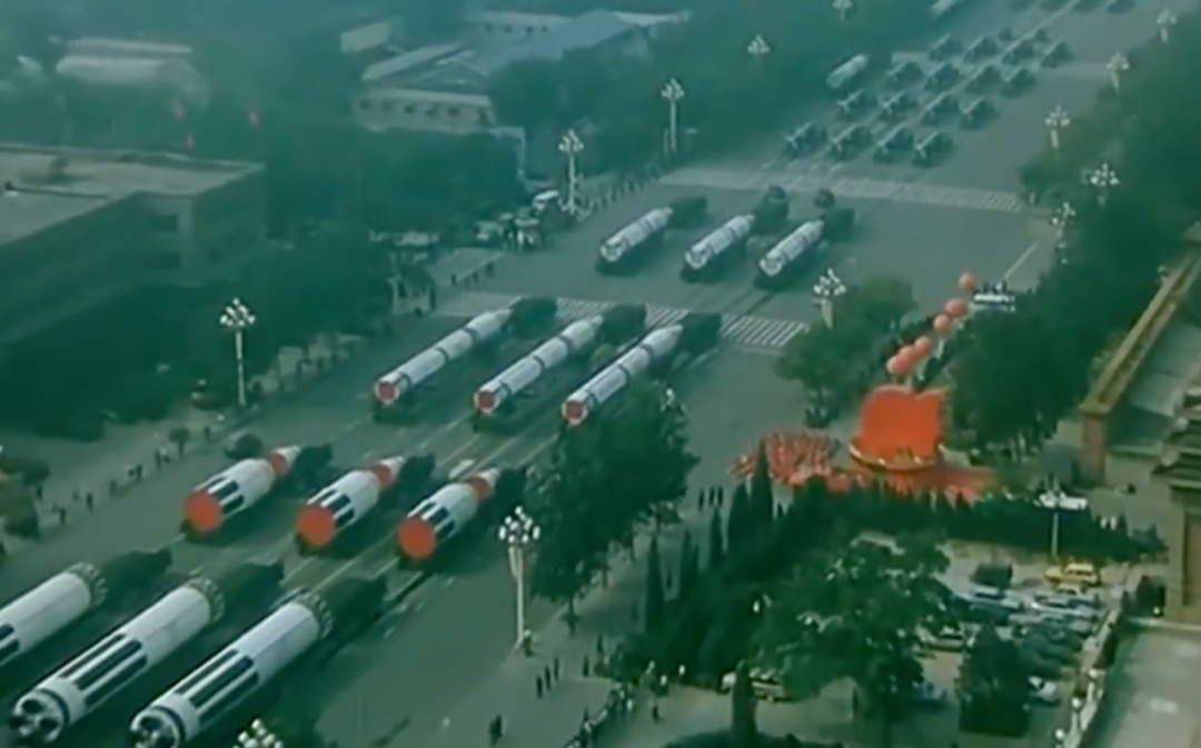 彩色超清！重溫15次國慶閱兵珍貴畫面