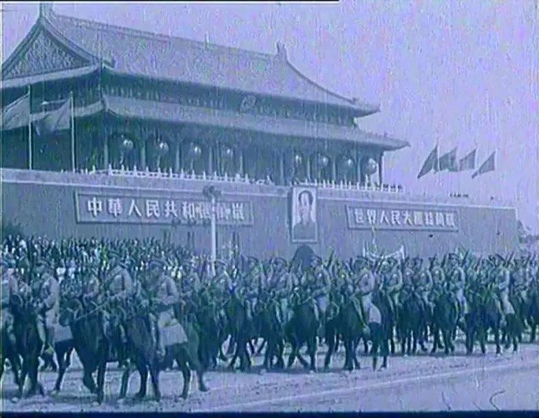 彩色超清！重溫15次國慶閱兵珍貴畫面