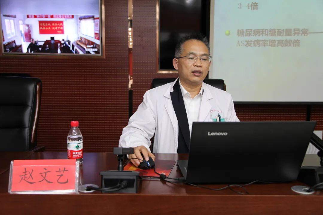 確山：健康講座進(jìn)警營(yíng) 義診咨詢暖警心