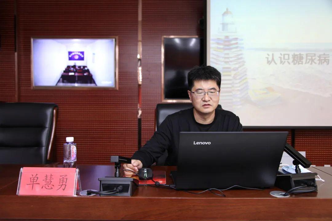 確山：健康講座進(jìn)警營(yíng) 義診咨詢暖警心