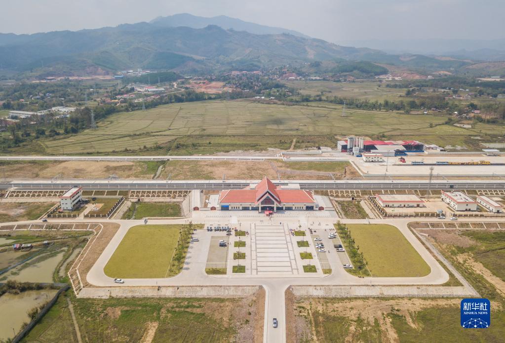  合力續(xù)寫“亞太奇跡” 攜手世界大道同行——習近平主席在亞太經(jīng)合組織工商領導人峰會上的書面演講為亞太合作指明方向