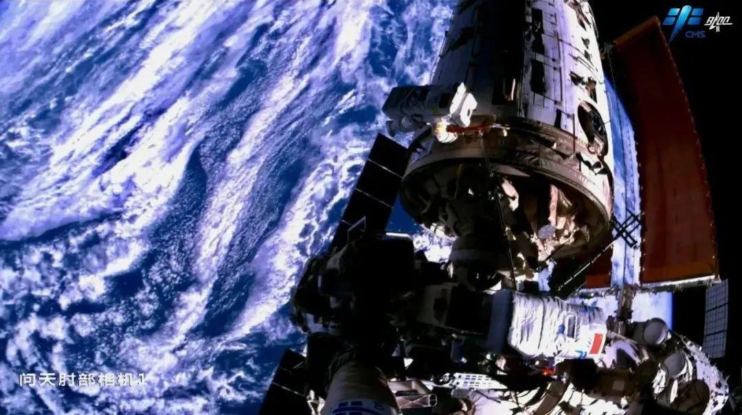 這里有一個(gè)通往空間站的入口，速進(jìn)