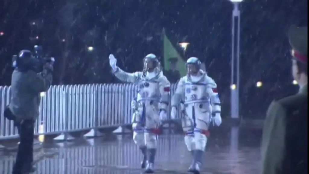 航天新征程 | 17 年前太空翻筋斗，他將再度“飛天”！