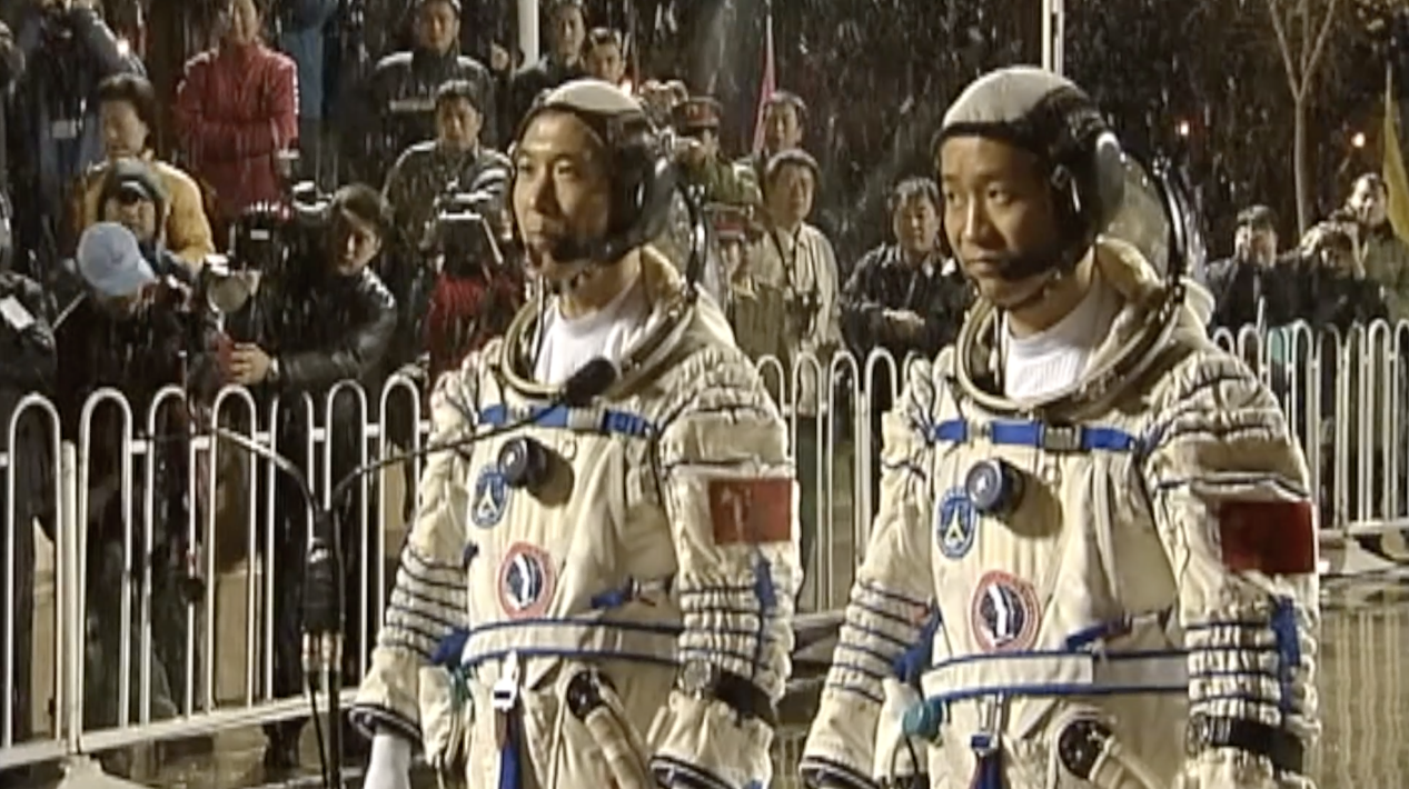 航天新征程丨兒子造飛船送老爸上太空