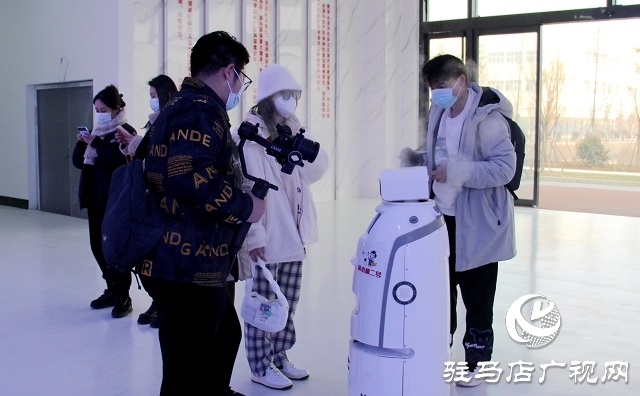 駐馬店廣電新媒體走進(jìn)黃淮實(shí)驗(yàn)室 互動交流促提升