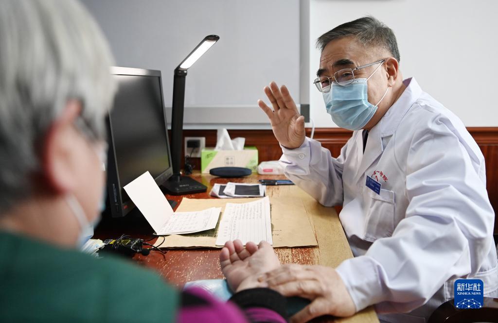 張伯禮院士解讀疫情熱點(diǎn)：中藥西藥可以一起吃嗎？網(wǎng)上流傳的抗疫中藥方靠譜嗎？……