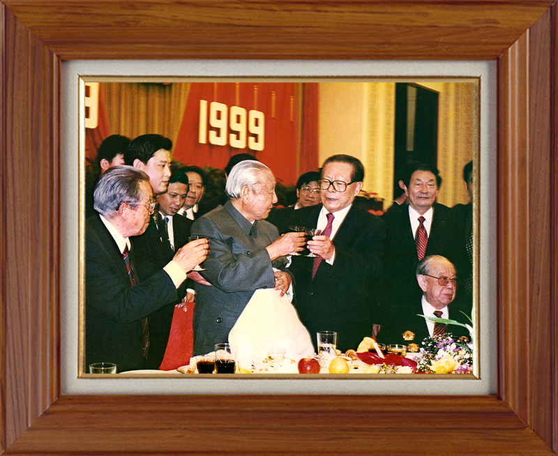 聆聽新年賀詞，讀懂相框里的故事