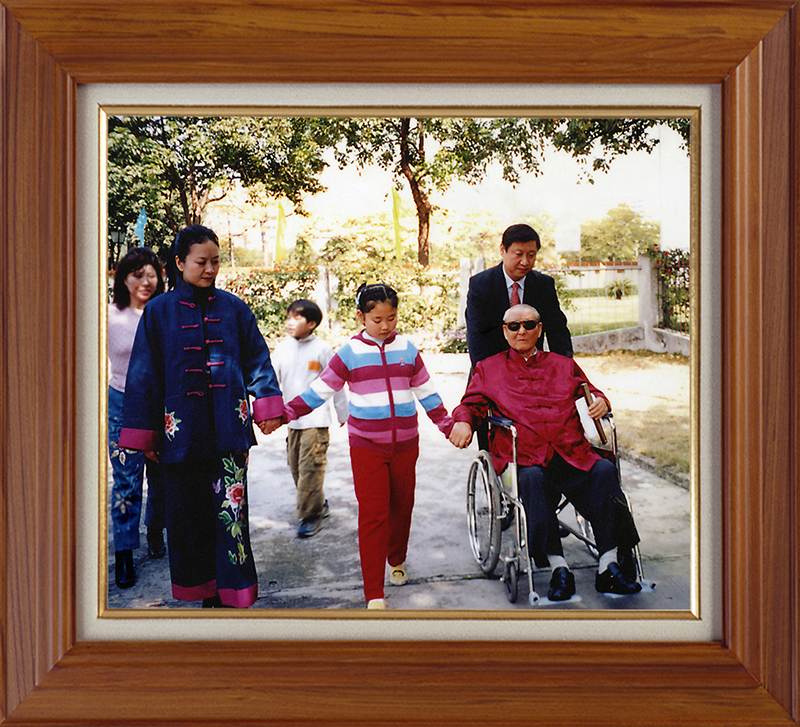 聆聽新年賀詞，讀懂相框里的故事