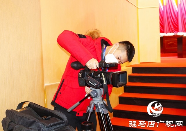 “兩會”花絮|跟隨鏡頭去看看這些幕后的身影(組圖)