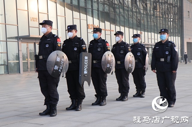 “兩會”花絮|跟隨鏡頭去看看這些幕后的身影(組圖)