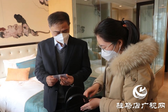 出席駐馬店市五屆人大一次會議的人大代表報(bào)到