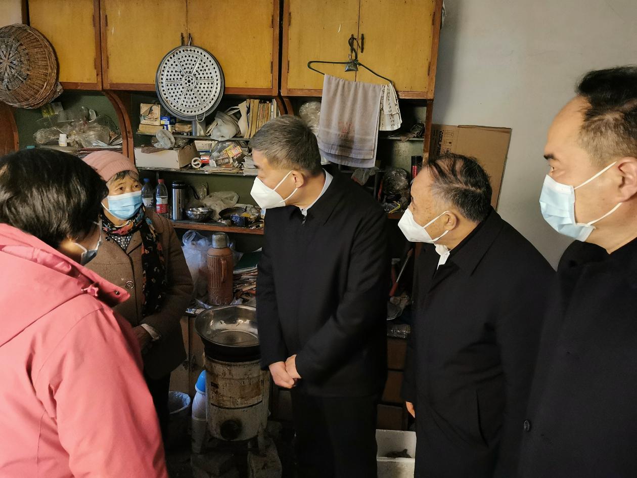  駐馬店市委常委、宣傳部部長、市政府副市長劉曉文春節(jié)慰問困難殘疾人