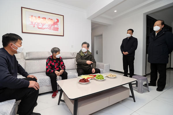 樓陽生到鄭州市滎陽市看望基層群眾時(shí)強(qiáng)調(diào) 用奮斗創(chuàng)造更加美好的生活