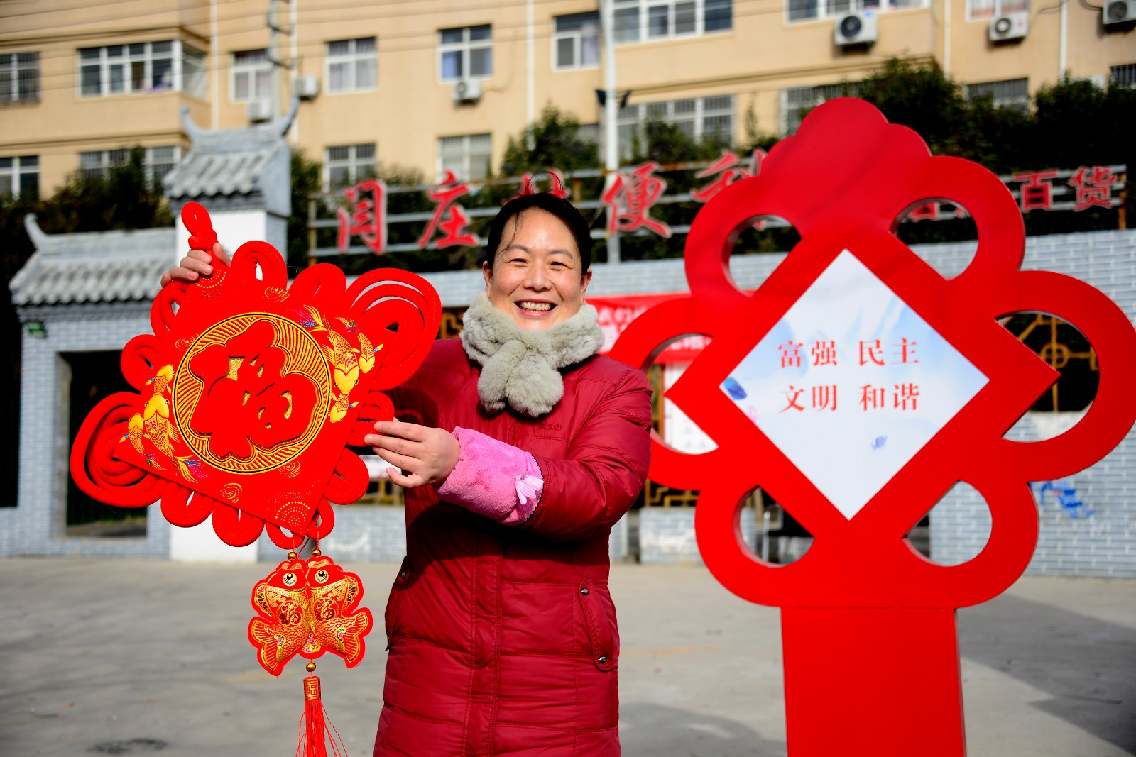 新春走基層丨新年來張全家福吧！攝影志愿者用光影為村民留住煙火年年