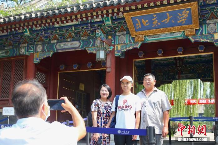 高校對(duì)校外人員開放了？專家：應(yīng)逐步適度恢復(fù)對(duì)外開放