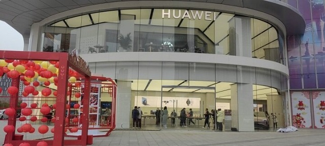 沉浸式+未來感！打卡“環(huán)球港”華為豫南最大智能生活館