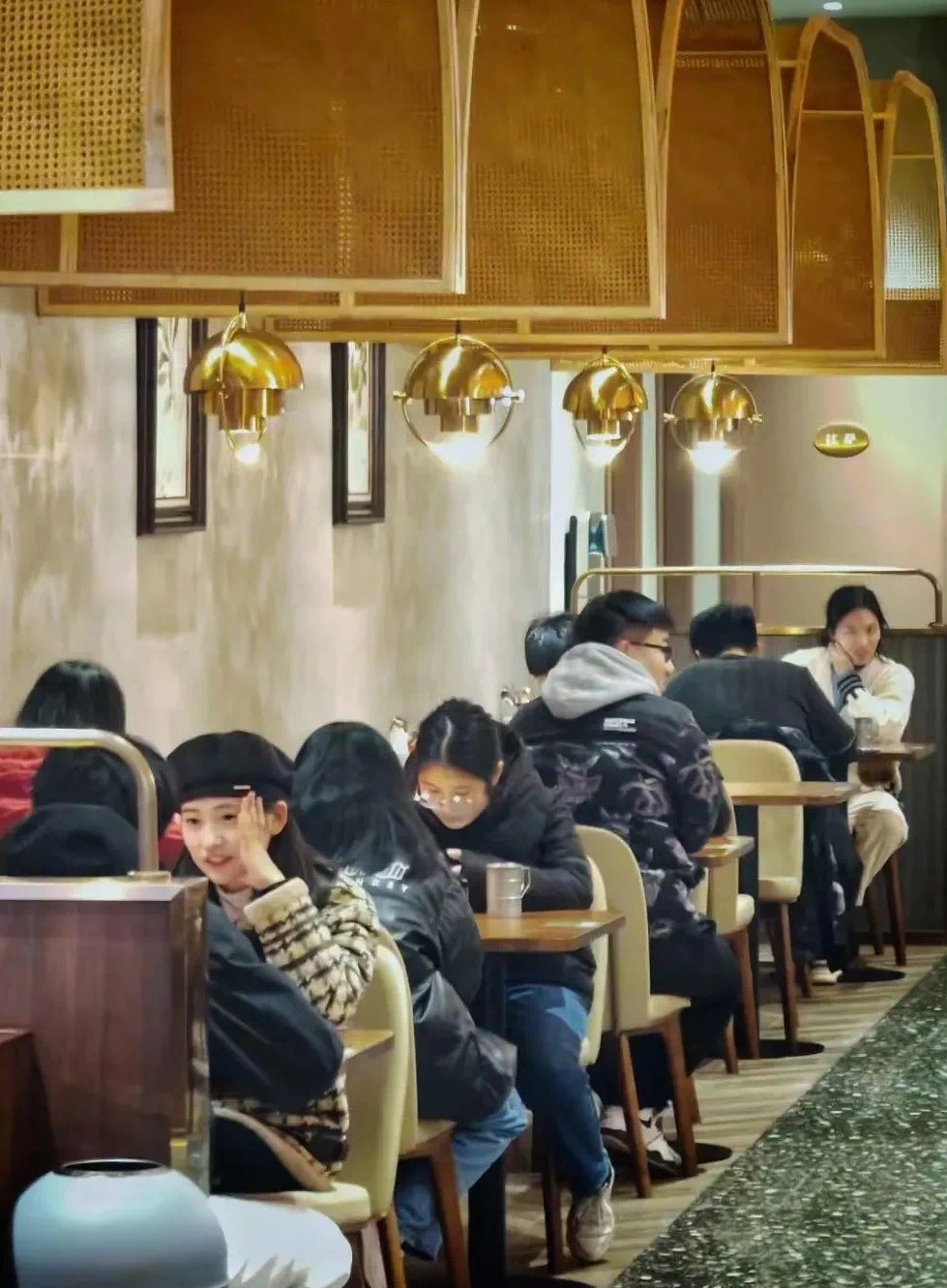 你好新學(xué)期！河南高校開學(xué)“大片”上演 學(xué)生：真正的大學(xué)生活回來了