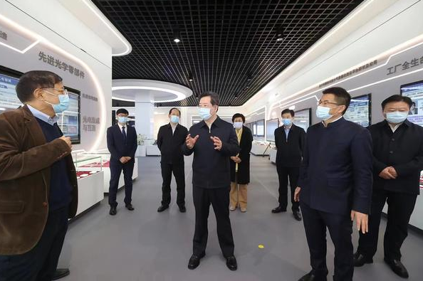 樓陽(yáng)生到省科學(xué)院調(diào)研時(shí)強(qiáng)調(diào) 建設(shè)科研同步推進(jìn) 加快打造創(chuàng)新高峰