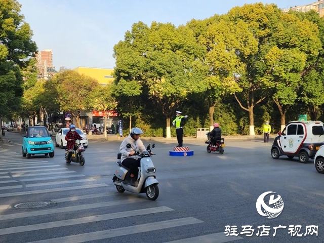  颯！駐馬店交警“文明示范形象崗”亮相街頭