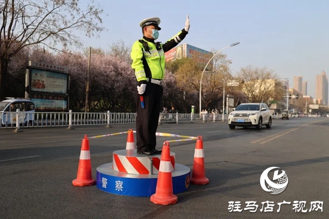  颯！駐馬店交警“文明示范形象崗”亮相街頭