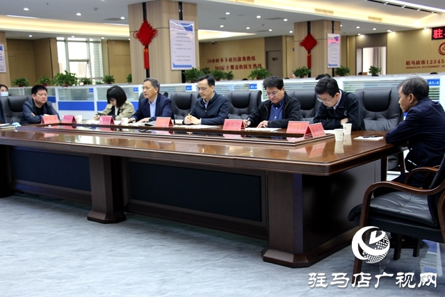 副市長張威現(xiàn)場接聽12345政務(wù)服務(wù)熱線