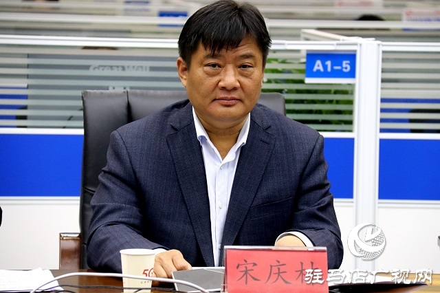 副市長宋慶林現(xiàn)場接聽12345政務(wù)服務(wù)熱線