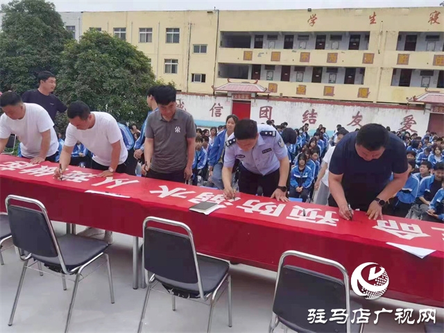 平輿縣：法治報(bào)告進(jìn)校園 保駕護(hù)航助成長