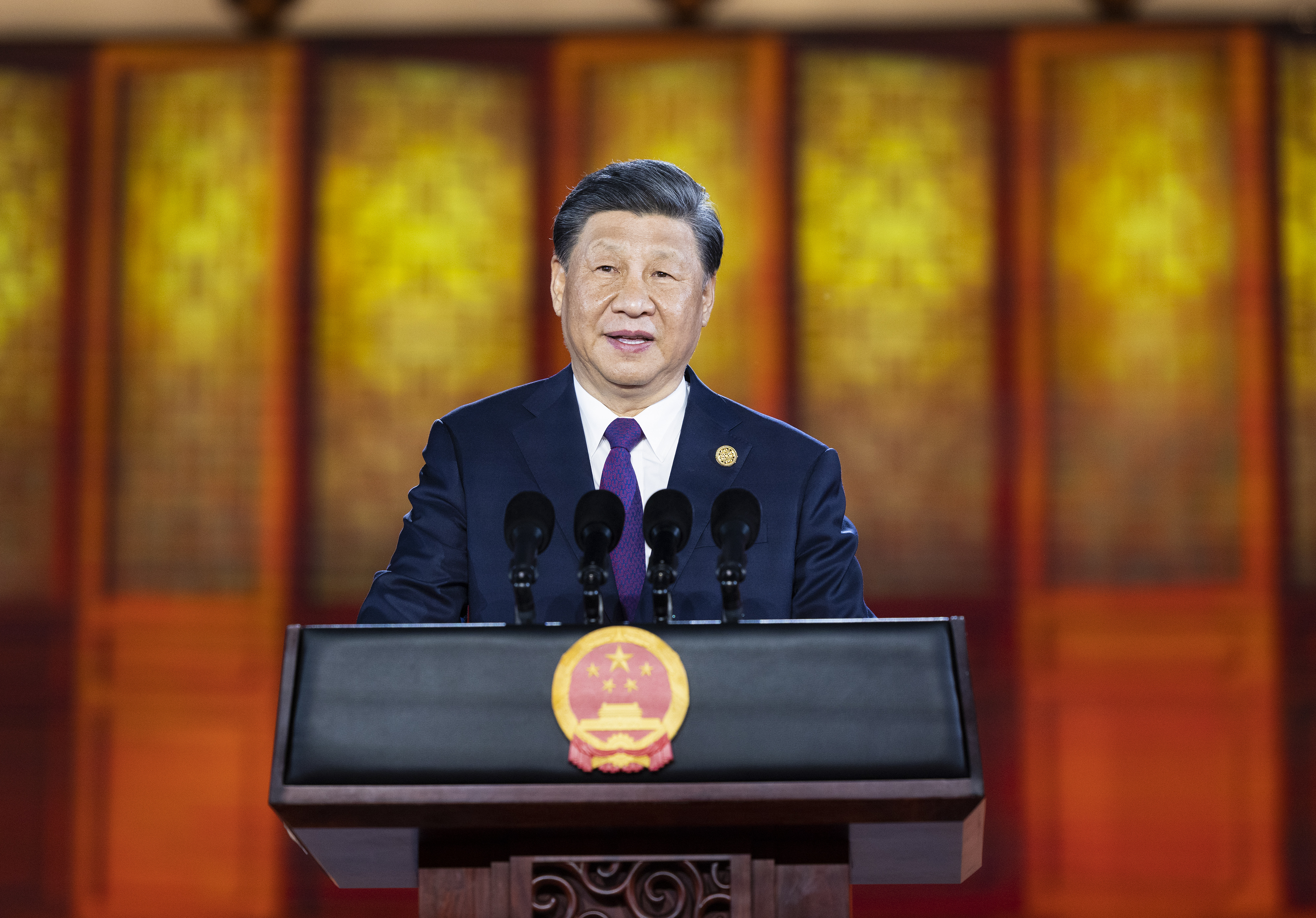 習近平和彭麗媛為出席中國-中亞峰會的中亞國家元首夫婦舉行歡迎儀式和歡迎宴會并共同觀看演出