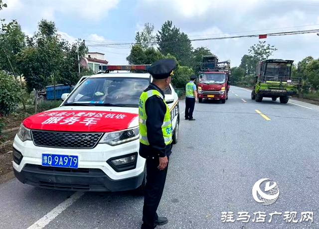 點贊！正陽交通執(zhí)法人員護送迷路收割機