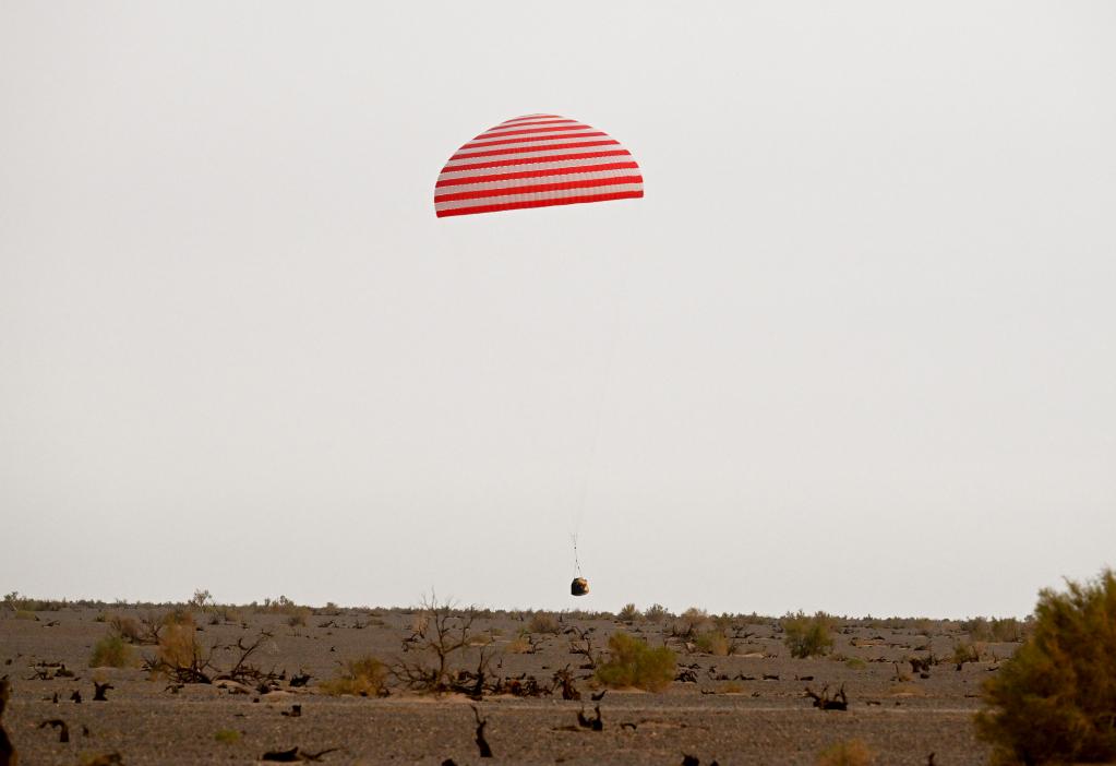 新華全媒+｜歡迎回家！哪些創(chuàng)新科技為神舟十五號(hào)返程保駕護(hù)航？