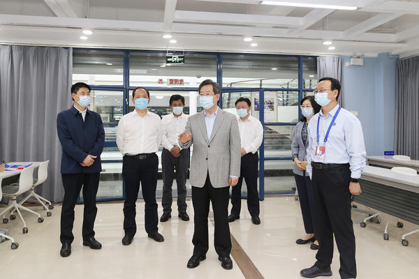 樓陽生在鄭州市檢查高考準(zhǔn)備工作