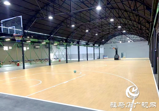 CBA、野球帝等眾多實(shí)力球員助陣 駐馬店運(yùn)動(dòng)空間籃球中心正式開(kāi)業(yè)