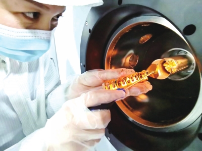 如何讓河南省實(shí)驗(yàn)室的科研成果更快速產(chǎn)業(yè)化？龍門(mén)實(shí)驗(yàn)室選擇讓企業(yè)出題、自己解題