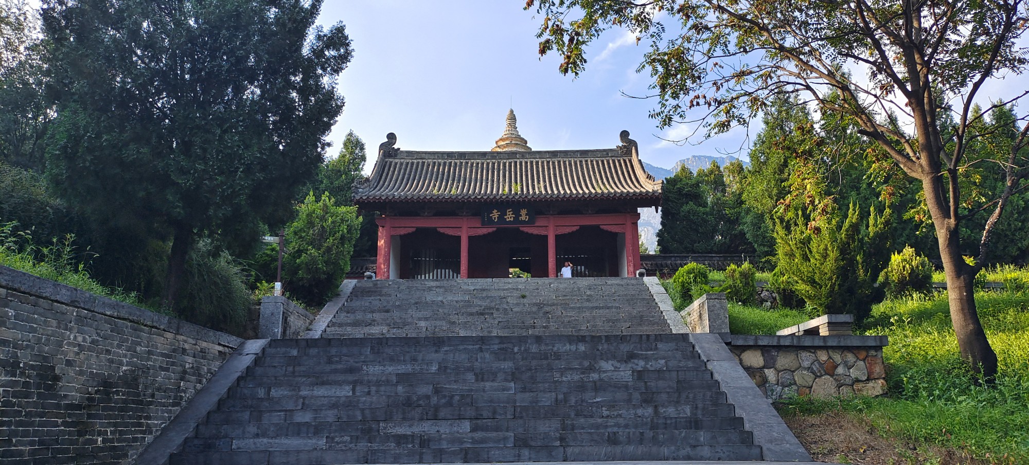 行走河南·讀懂中國(guó)丨“華夏第一塔”嵩岳寺塔：居天地之中 獨(dú)守千年孤獨(dú)