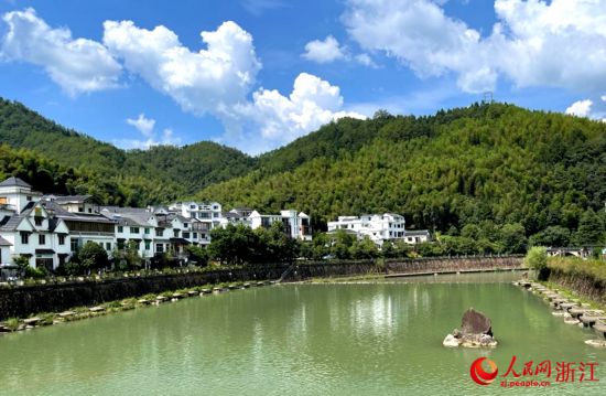 跟著總書(shū)記看中國(guó)丨浙江科技特派員：把論文寫(xiě)在大地上 把成果留在百姓家