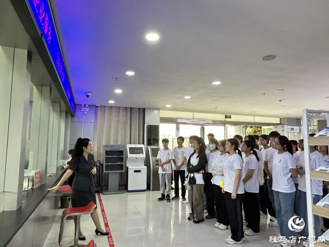 泌陽法院開展普法“面對(duì)面”學(xué)法“零距離”法治教育課