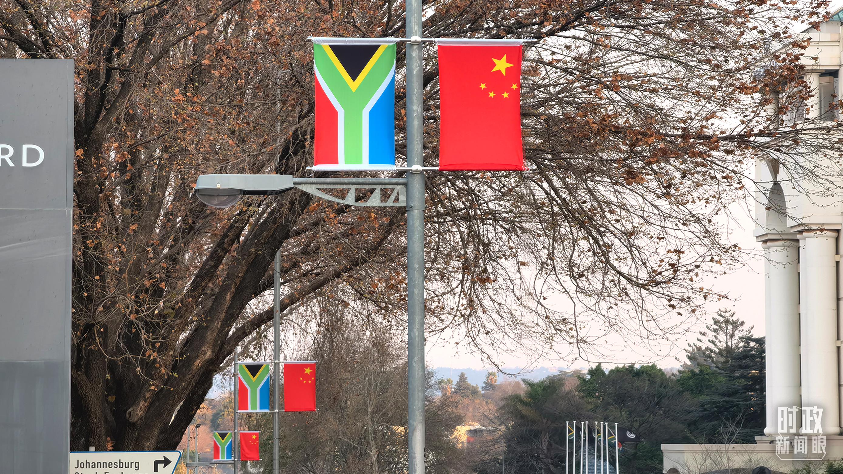 時(shí)政新聞眼丨習(xí)近平抵達(dá)南非，這些重要議程值得關(guān)注